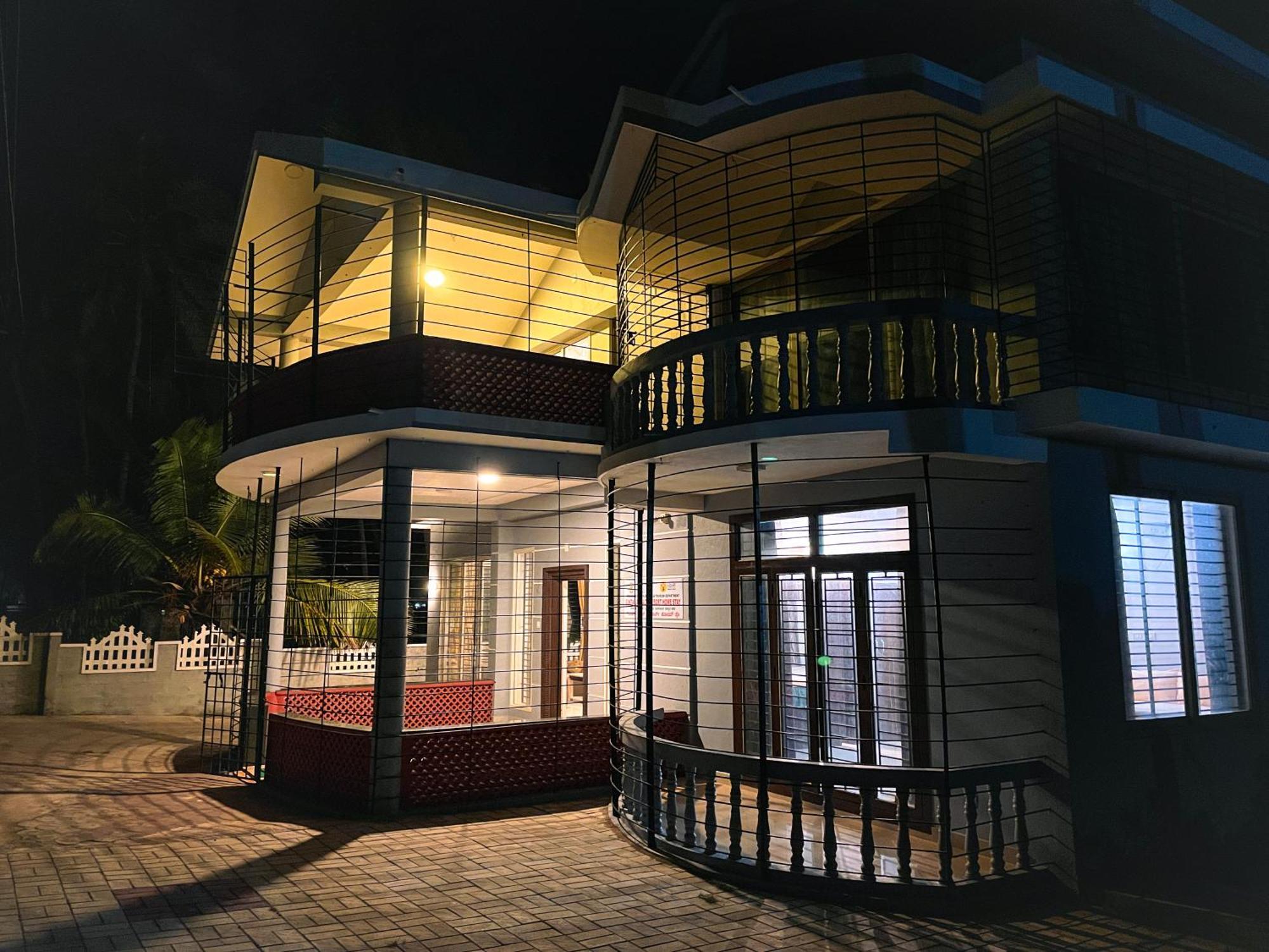 Gintara Beach Homestay By Evaddo Kalyānpur Esterno foto