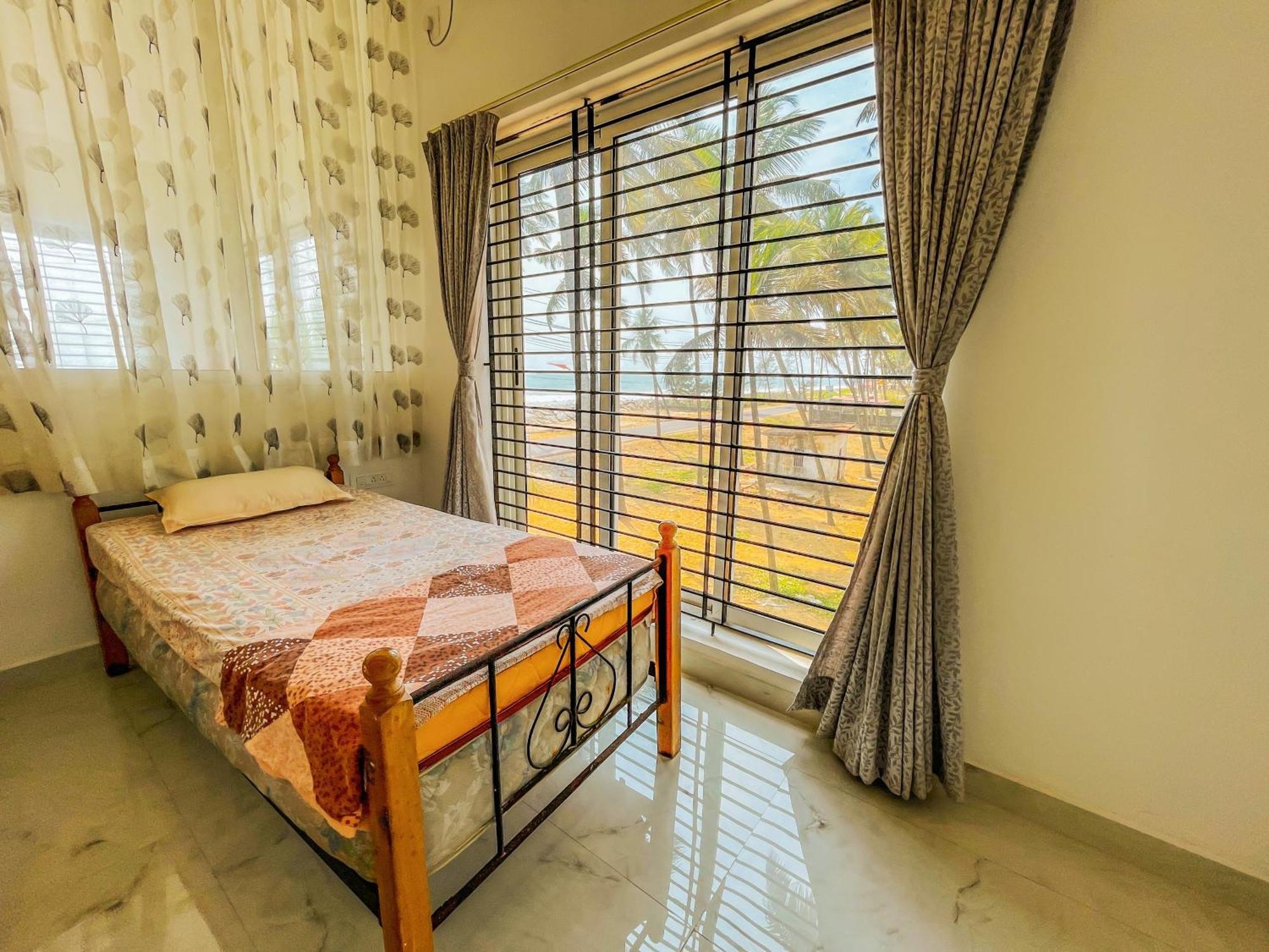 Gintara Beach Homestay By Evaddo Kalyānpur Esterno foto